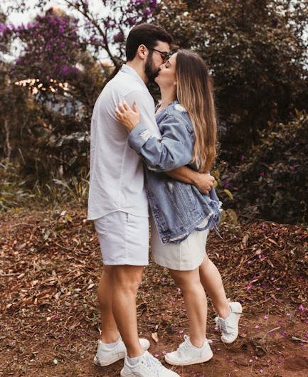 Relaciones virtuales en Caracas: ventajas y desafíos en la era digital