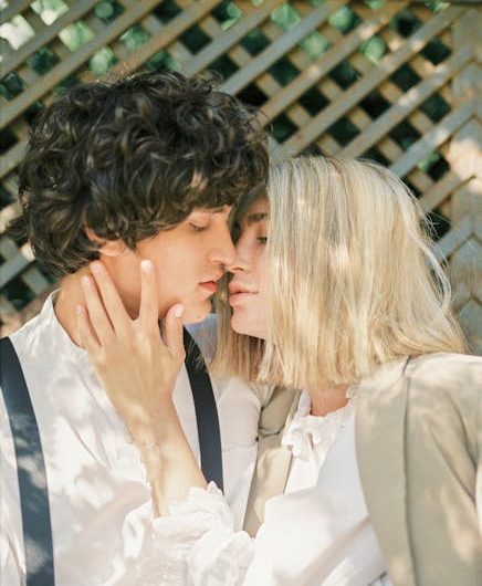 Como conocer chicos siendo joven